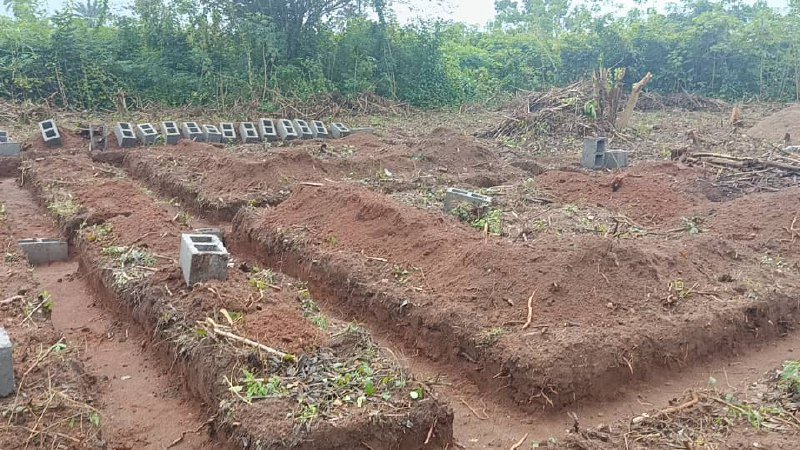 حفر أساس بناء الفصلين