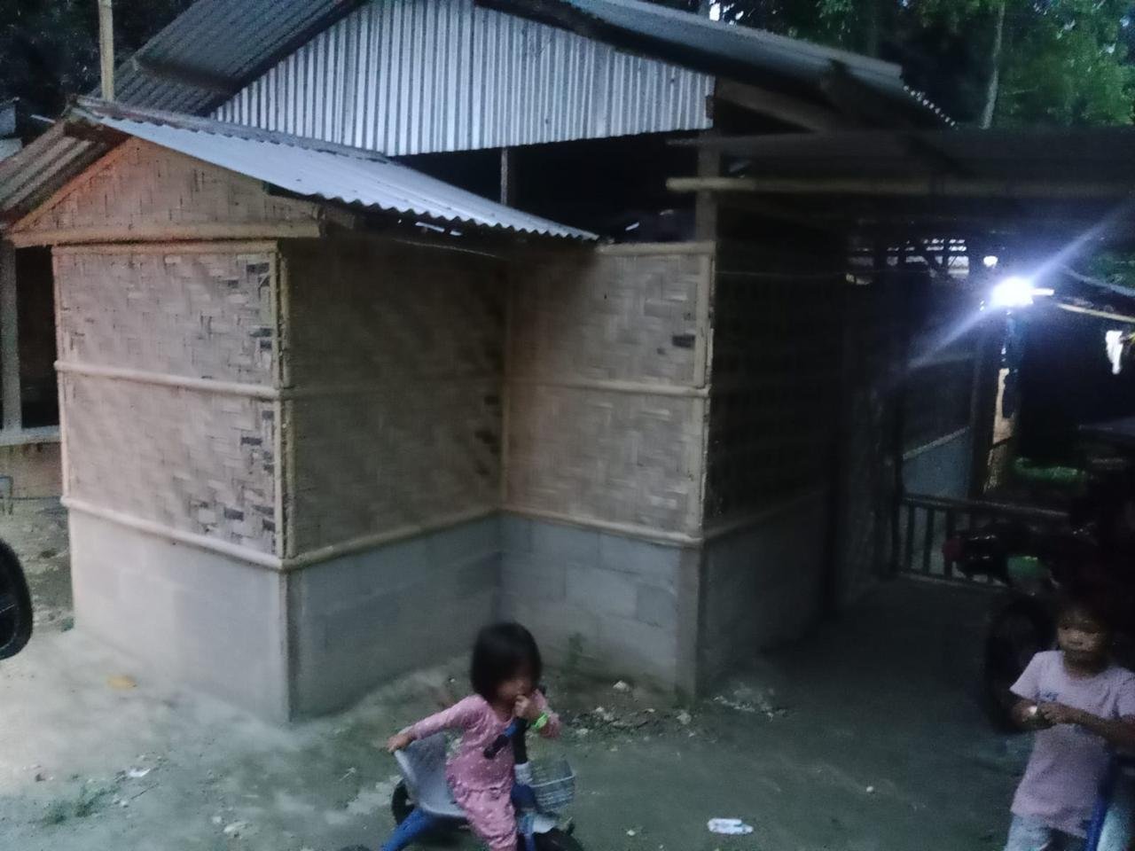 مسجد متوسط  مساحتها 120 متر مربع