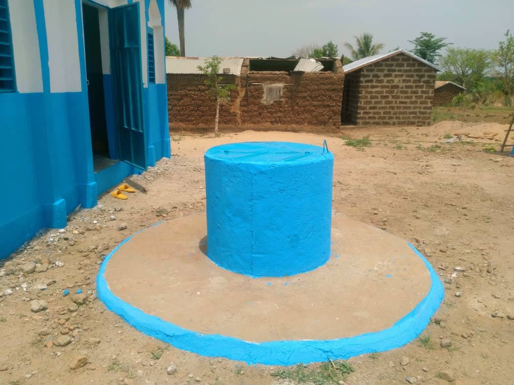 مسجد+ فصلين دراسيين مع إدارة+ بئر