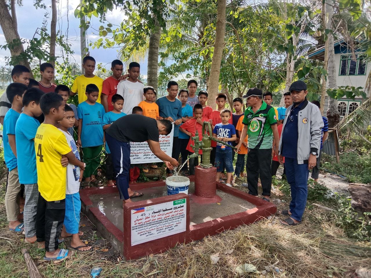 عوض مسفر العصيمي وزوجته مزنة مطلق الحمياني  وابنهما فائز عوض ومحمد مسفر  العصيمي رحمهم الله( 45)